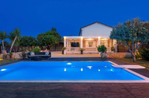 Villa Pnoe by Villa Plus